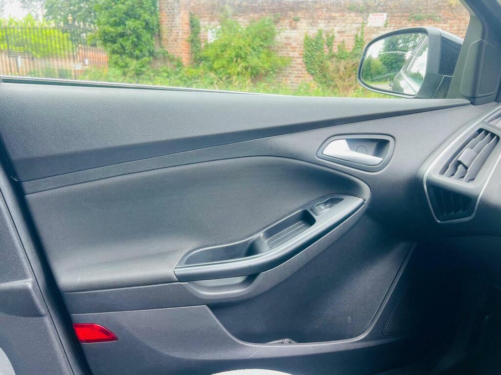 Ford Focus Hatchback 1.6 Zetec Euro 5 201261 Silver #37