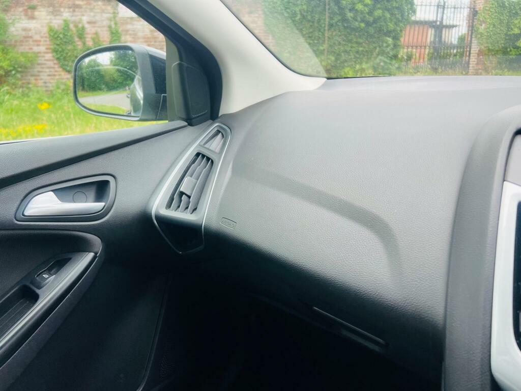 Ford Focus Hatchback 1.6 Zetec Euro 5 201261 Silver #40