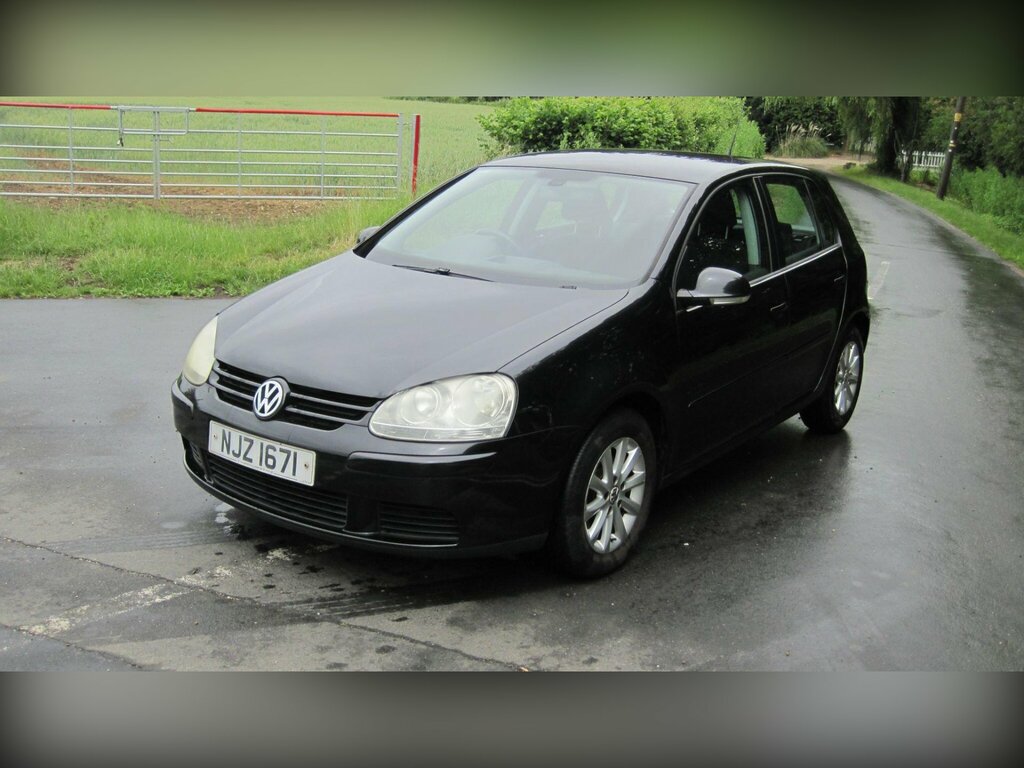 Volkswagen Golf 1.6 Fsi Match Black #4