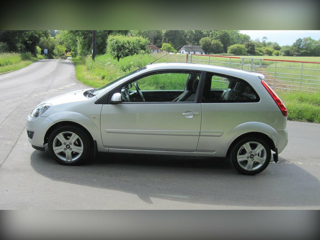Ford Fiesta Hatchback Black #7