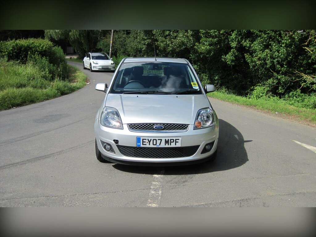 Ford Fiesta Hatchback Black #3