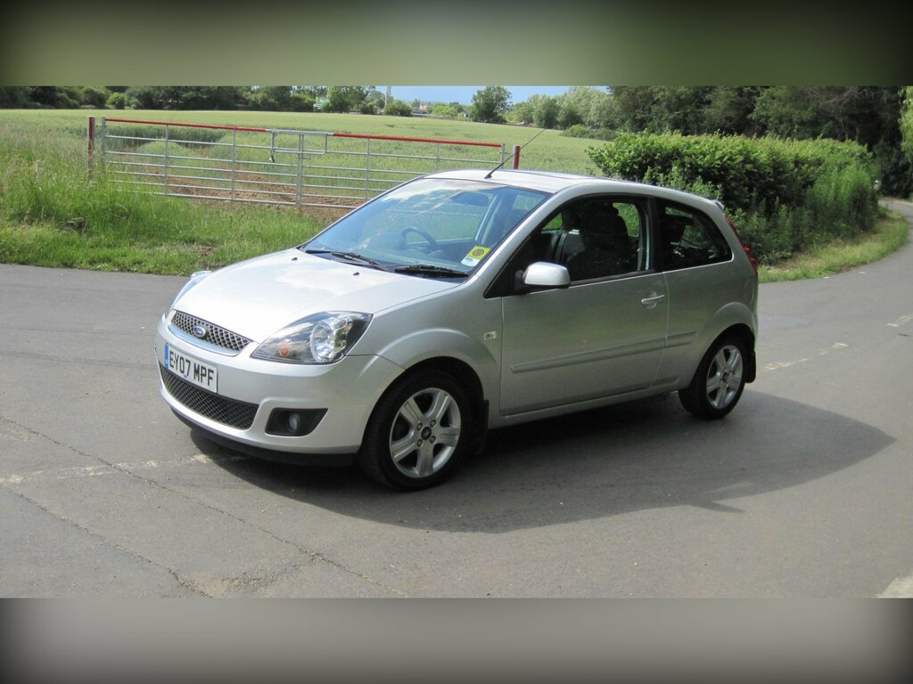Ford Fiesta Hatchback Black #5