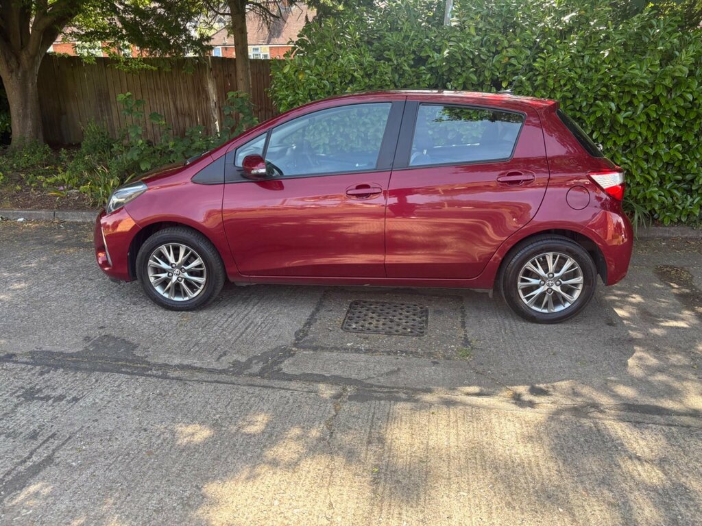 Toyota Yaris 1.5 Vvt-i Icon Tech Euro 6 DV67NBE Red #6