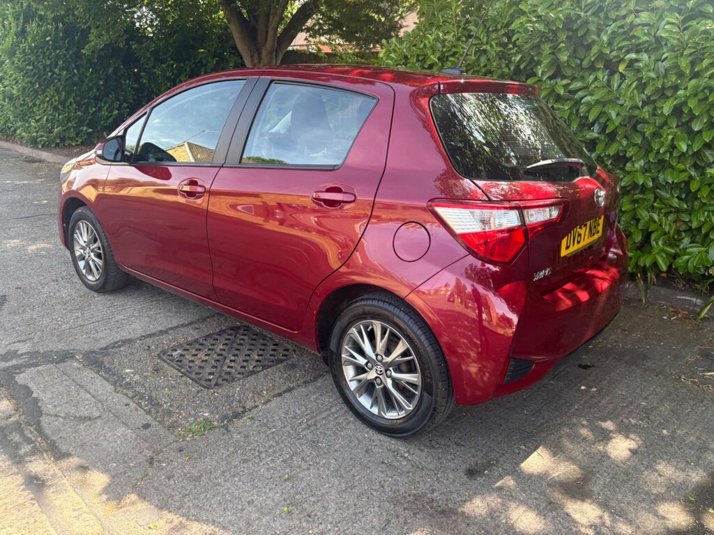 Toyota Yaris 1.5 Vvt-i Icon Tech Euro 6 DV67NBE Red #3