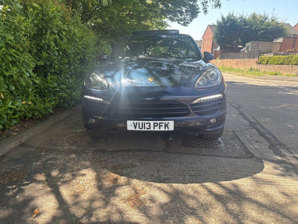 Porsche Cayenne D V6 Tiptronic Red #64