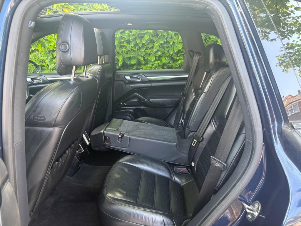 Porsche Cayenne D V6 Tiptronic Red #24