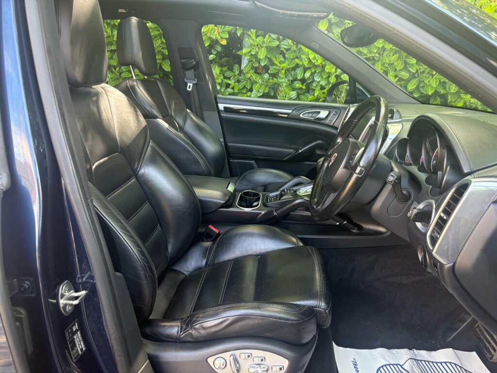 Porsche Cayenne D V6 Tiptronic Red #18