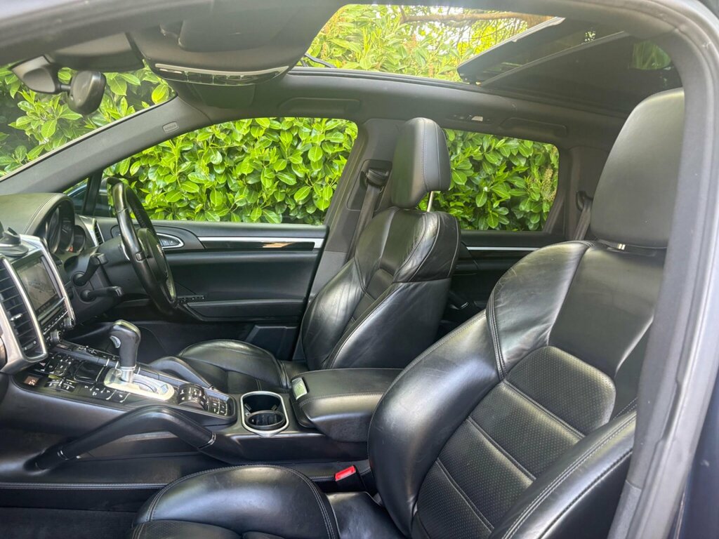 Porsche Cayenne D V6 Tiptronic Red #39