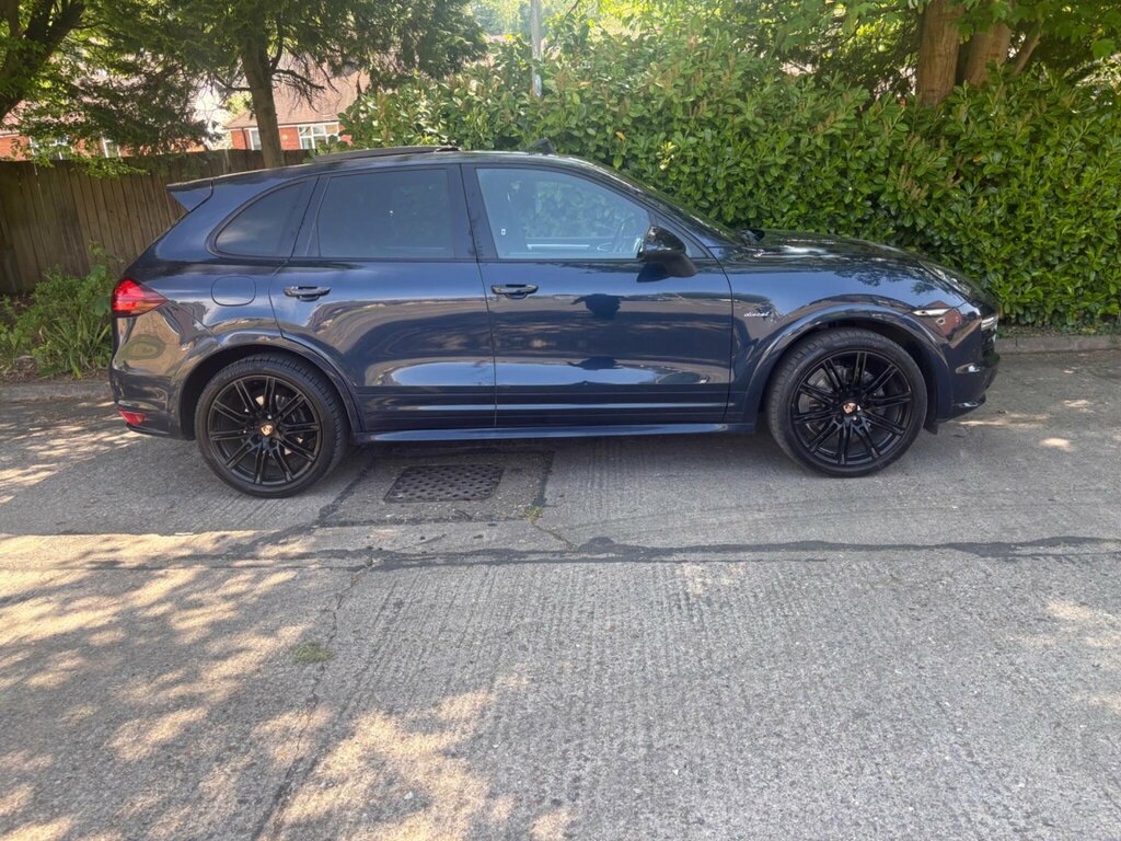 Porsche Cayenne D V6 Tiptronic Red #44