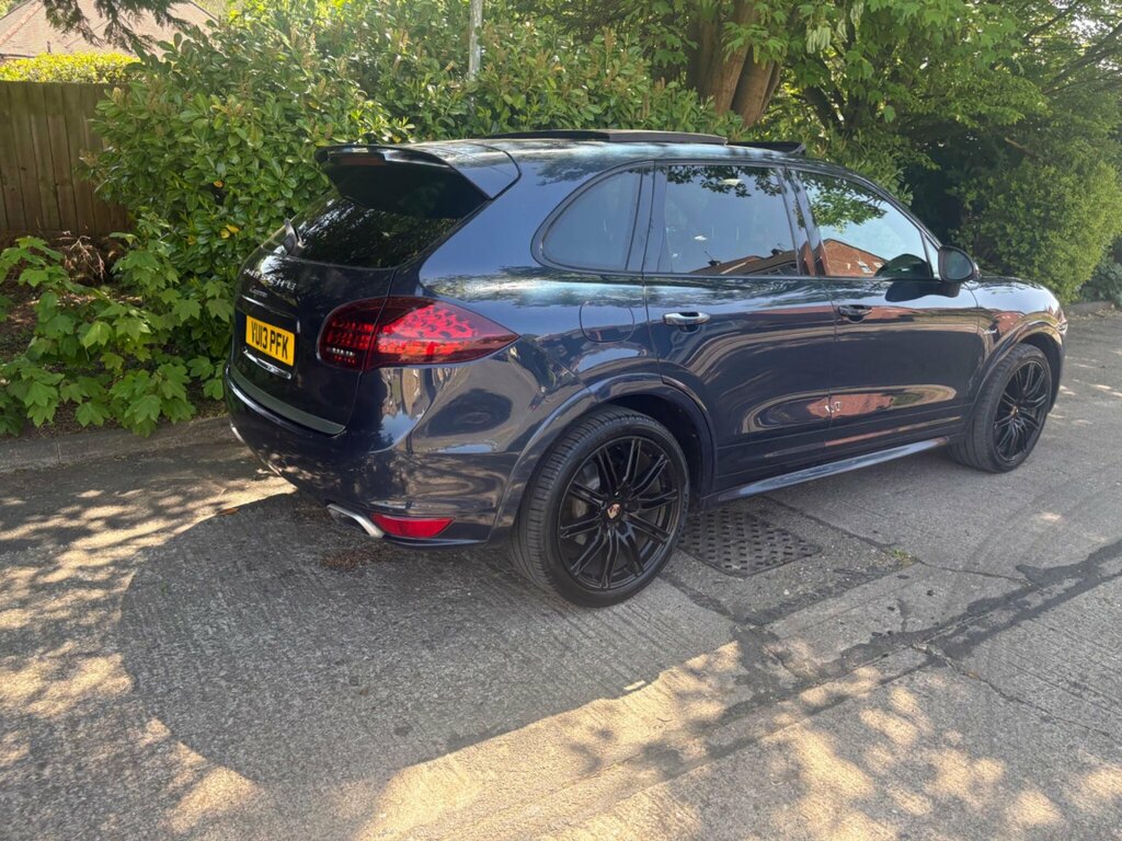 Porsche Cayenne D V6 Tiptronic Red #75