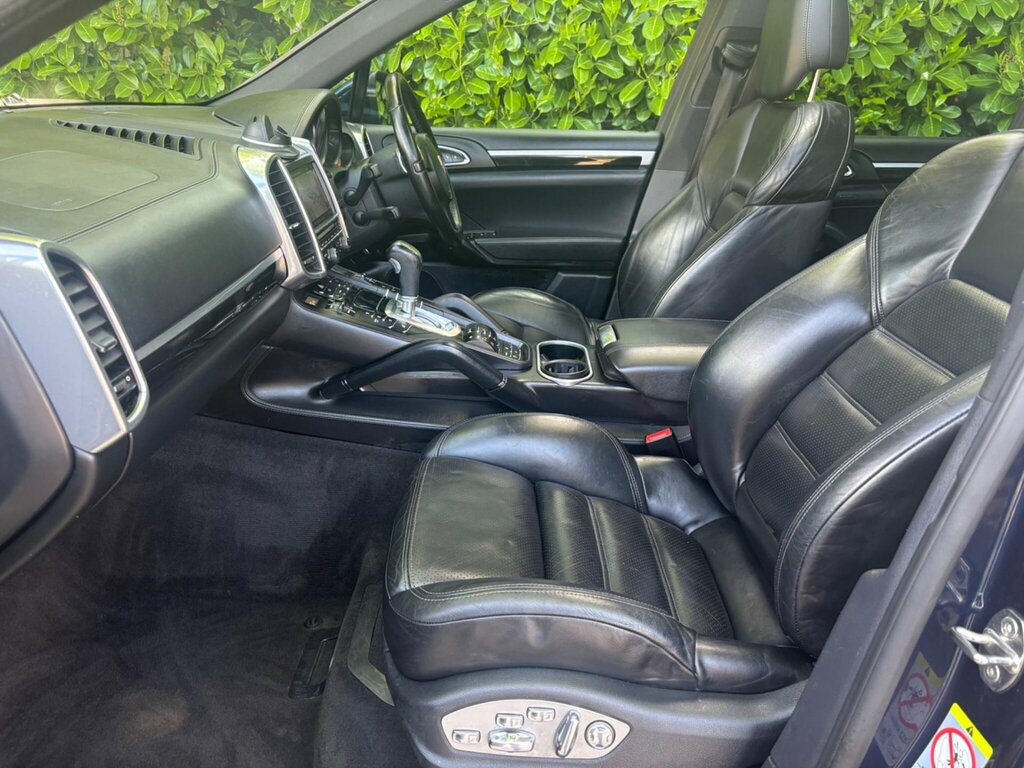 Porsche Cayenne D V6 Tiptronic Red #41