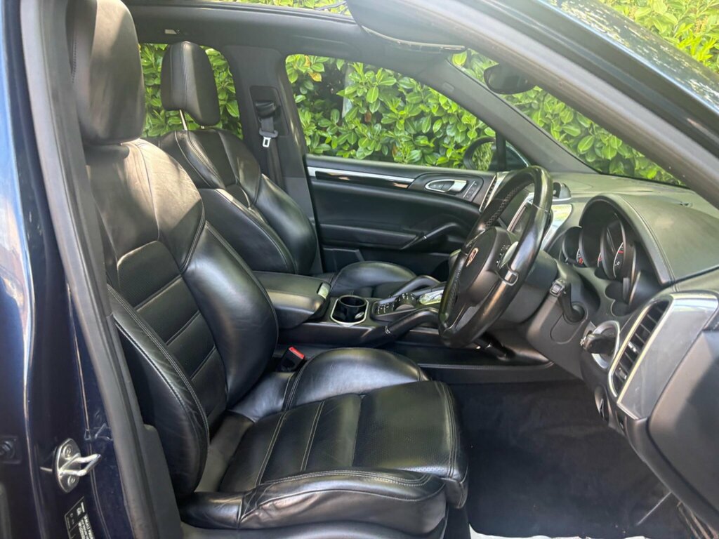 Porsche Cayenne D V6 Tiptronic Red #20