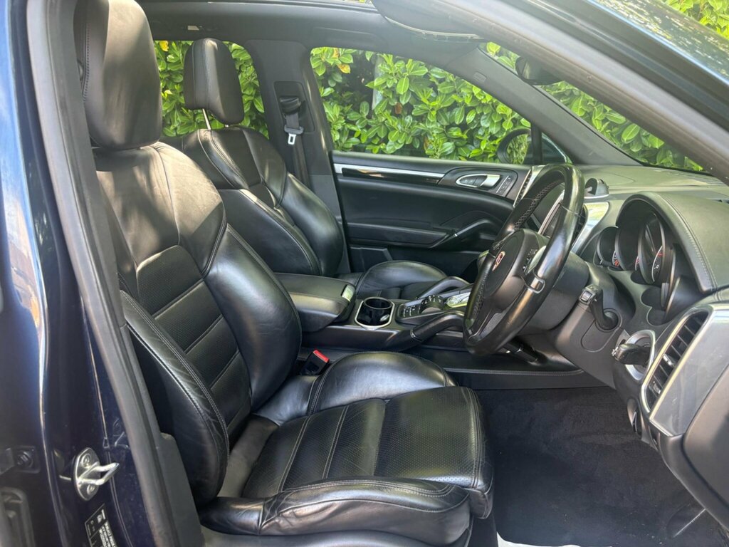 Porsche Cayenne D V6 Tiptronic Red #19