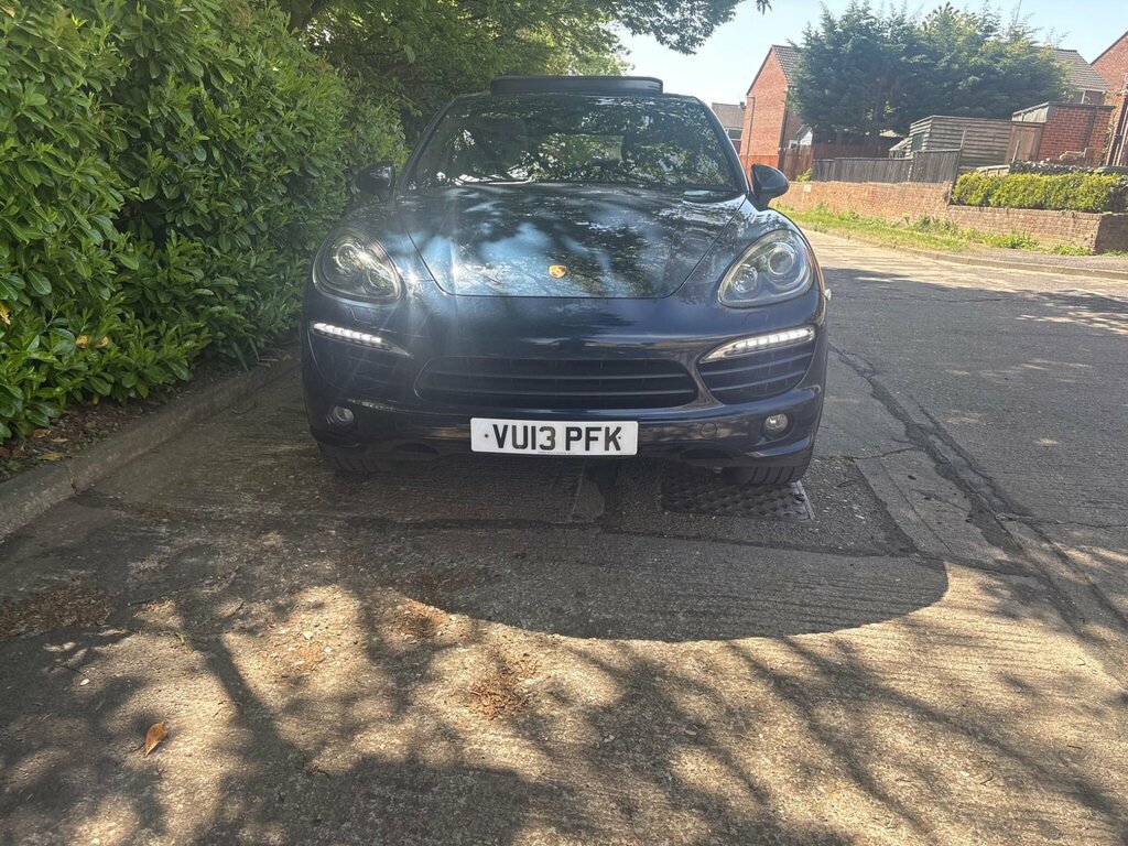 Porsche Cayenne D V6 Tiptronic Red #67