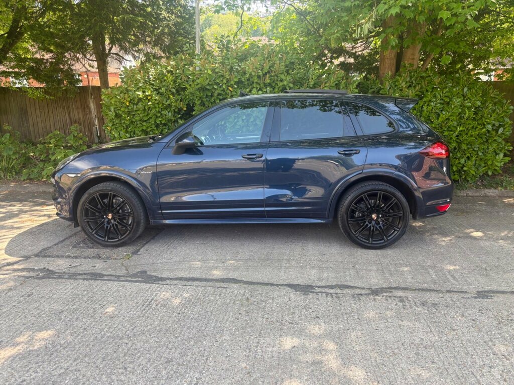 Porsche Cayenne D V6 Tiptronic Red #59