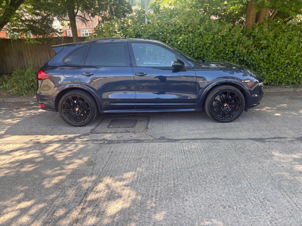 Porsche Cayenne D V6 Tiptronic Red #77
