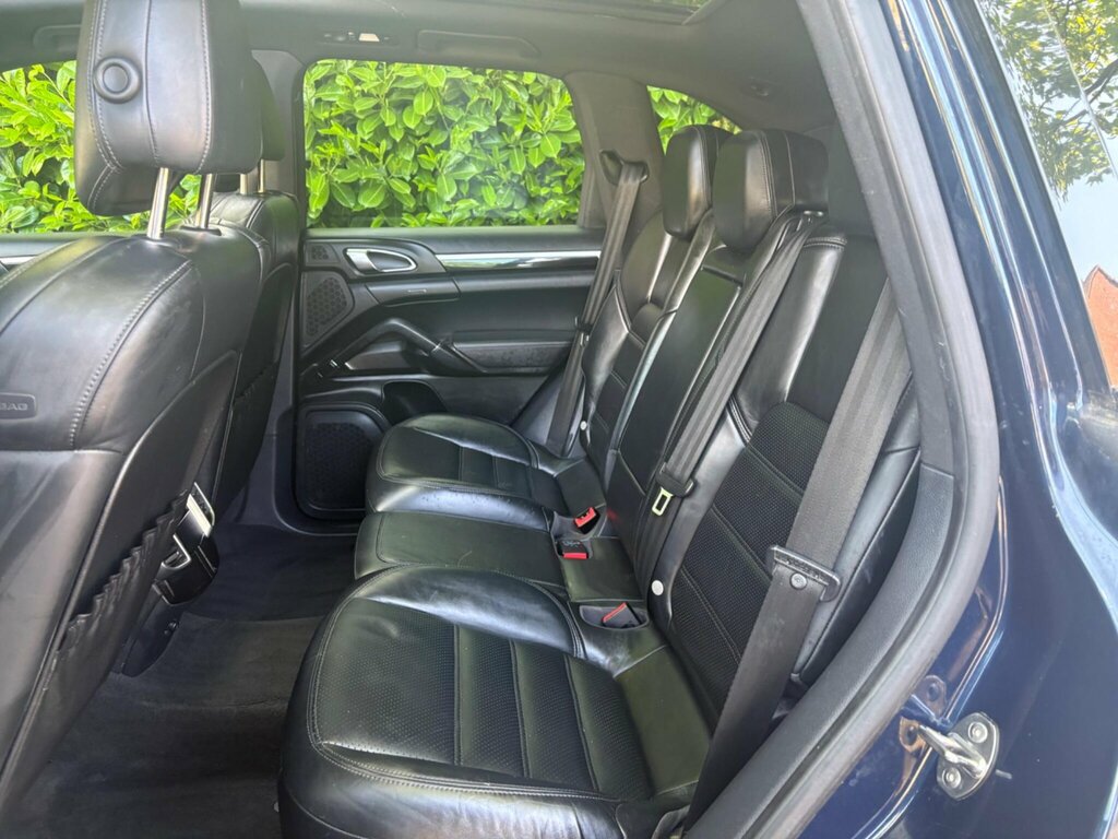 Porsche Cayenne D V6 Tiptronic Red #25