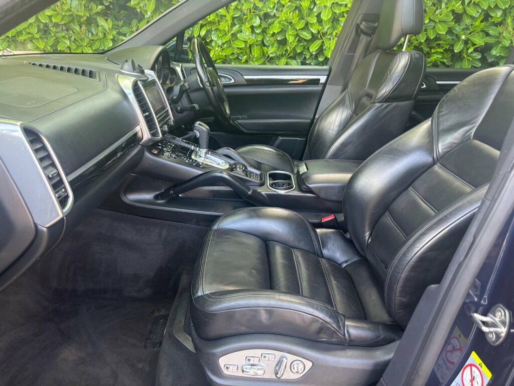 Porsche Cayenne D V6 Tiptronic Red #38