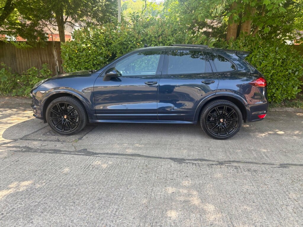 Porsche Cayenne D V6 Tiptronic Red #53