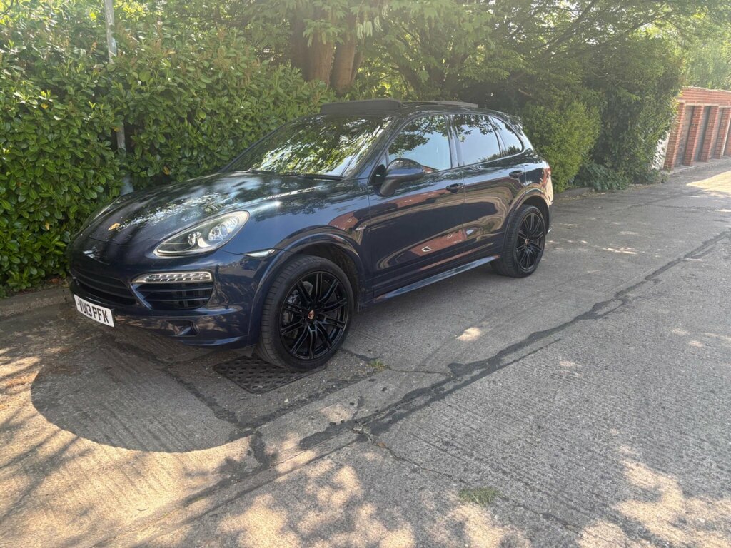 Porsche Cayenne D V6 Tiptronic Red #52