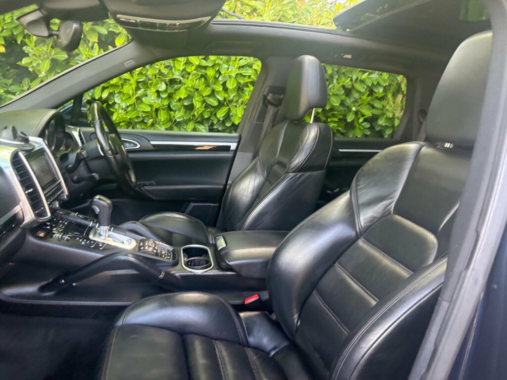Porsche Cayenne D V6 Tiptronic Red #37