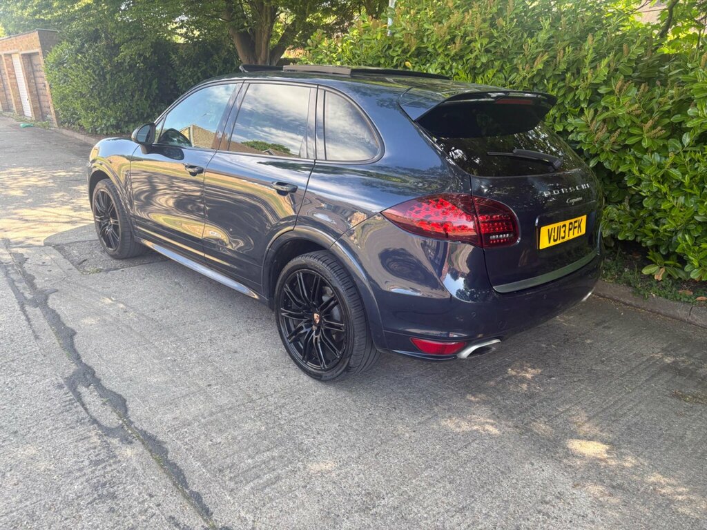 Porsche Cayenne D V6 Tiptronic Red #55