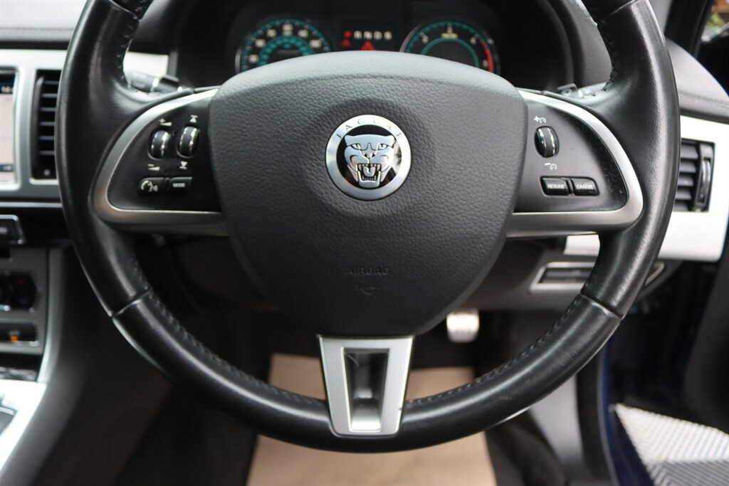 Jaguar XF 3.0D V6 Luxury Euro 5 Ss White #32