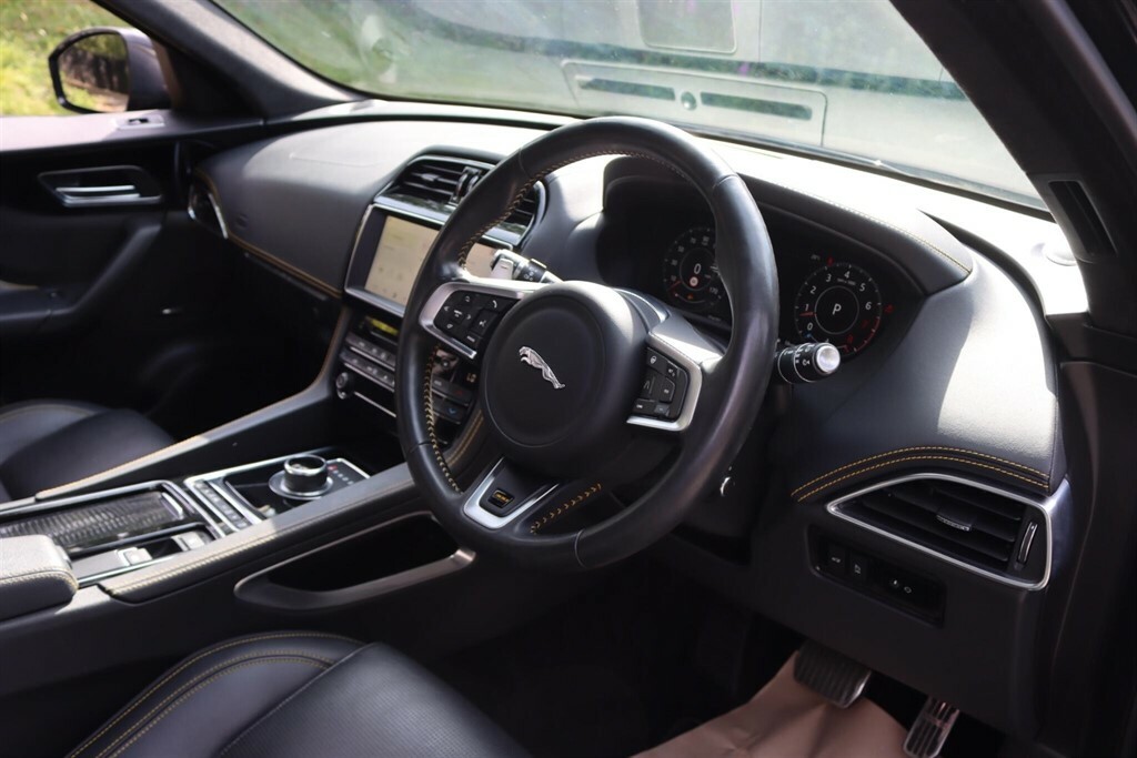 Jaguar F-Pace Chequered Flag Awd Grey #10