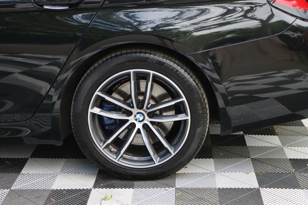 BMW 5 Series 530E M Sport Black #40