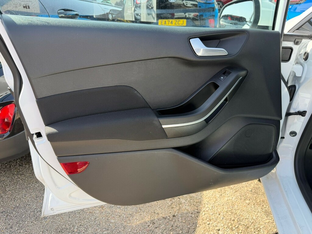 Ford Fiesta Fiesta Hatchback 1.0 Ecoboost Hybrid Mhev 125 Tita EG24HMY White #5