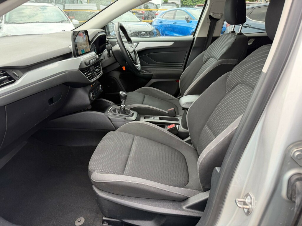 Ford Focus Focus Estate 1.0 Ecoboost 100 Zetec WM19CCY Silver #6