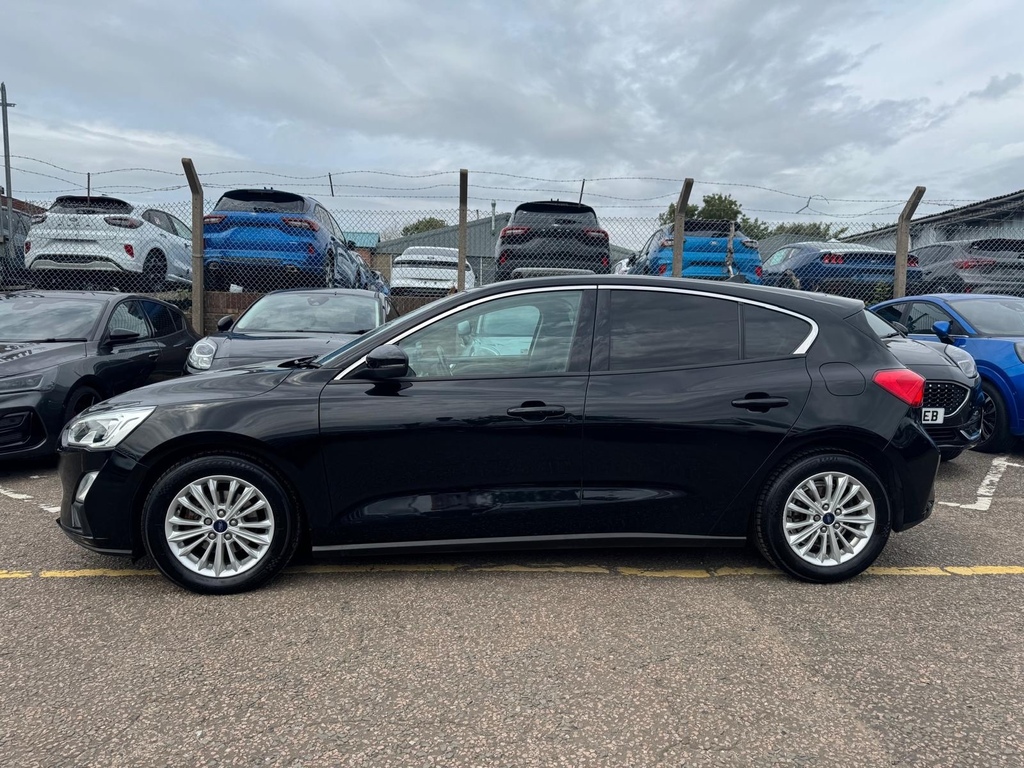 Ford Focus Focus Hatchback 1.0 Ecoboost 125 Titanium EU68SHZ Black #4