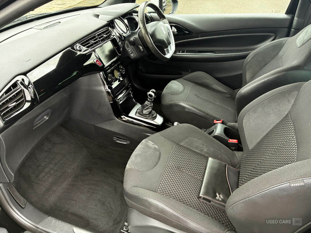 DS DS 3 1.6 Bluehdi 120 Prestige Black #5