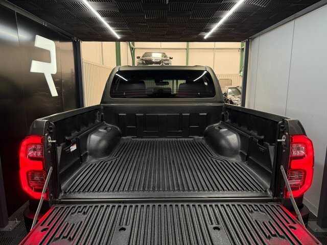 Toyota HILUX 2023 2.8 D-4d Invincible X Pickup Double Cab D Brown #5
