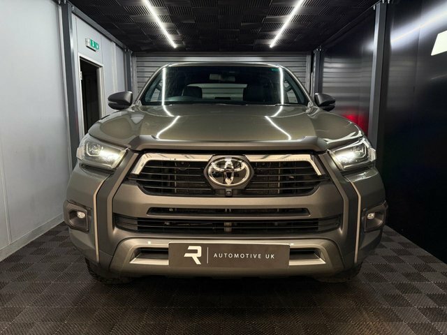 Toyota HILUX 2023 2.8 D-4d Invincible X Pickup Double Cab D Brown #2