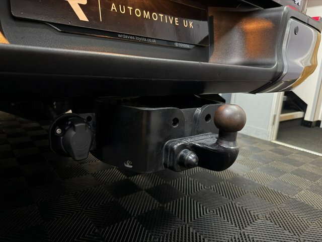 Toyota HILUX 2023 2.8 D-4d Invincible X Pickup Double Cab D Brown #6