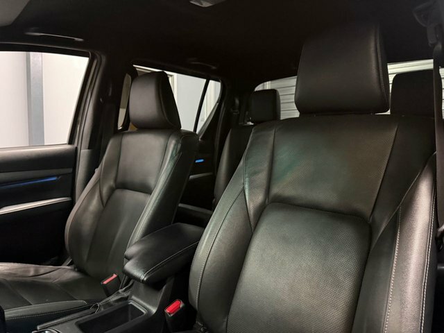 Toyota HILUX D-4d Active Extra Pickup White #45