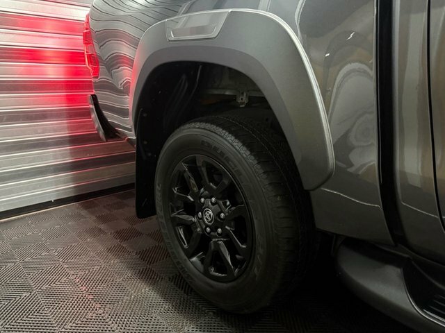 Toyota HILUX D-4d Active Extra Pickup White #52