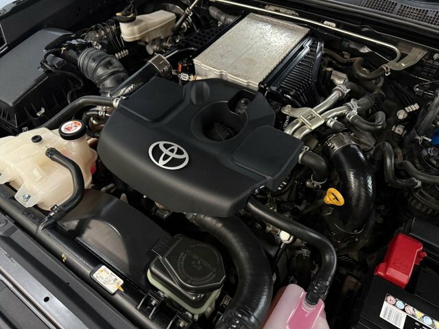 Toyota HILUX D-4d Active Extra Pickup White #54