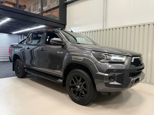 Toyota HILUX D-4d Active Extra Pickup White #66