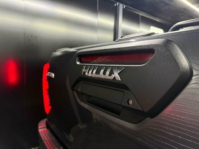 Toyota HILUX D-4d Active Extra Pickup White #65