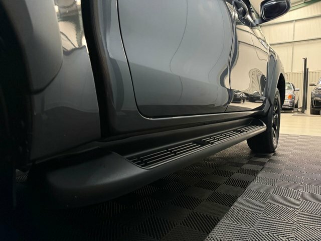 Toyota HILUX D-4d Active Extra Pickup White #24