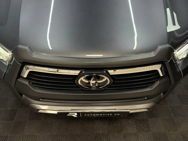 Toyota HILUX D-4d Active Extra Pickup White #17