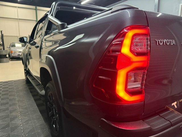 Toyota HILUX D-4d Active Extra Pickup White #20