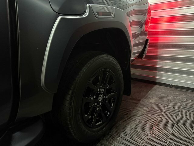 Toyota HILUX D-4d Active Extra Pickup White #50