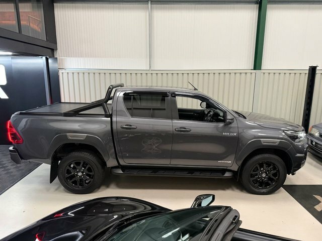 Toyota HILUX D-4d Active Extra Pickup White #68