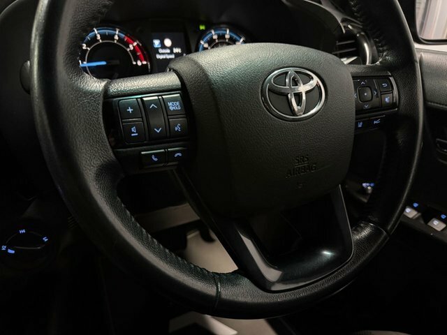 Toyota HILUX D-4d Active Extra Pickup White #28