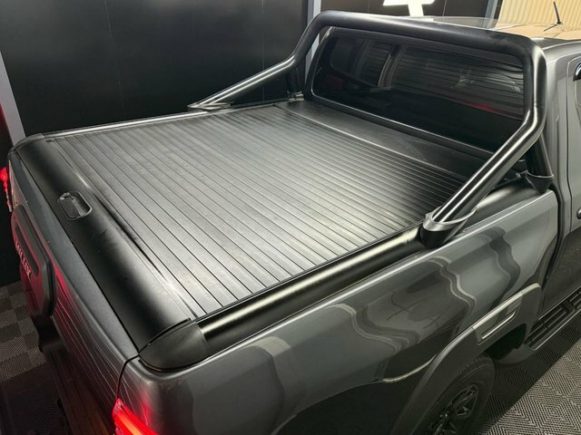 Toyota HILUX D-4d Active Extra Pickup White #10
