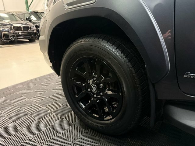 Toyota HILUX D-4d Active Extra Pickup White #49