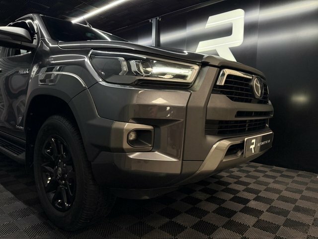 Toyota HILUX D-4d Active Extra Pickup White #15